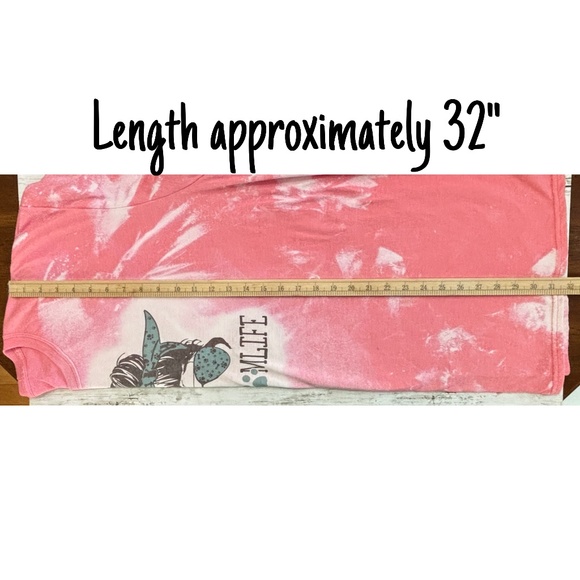 Women’s #DogMomLife Pink Bleached Tee (Size 3X) - Picture 7 of 7